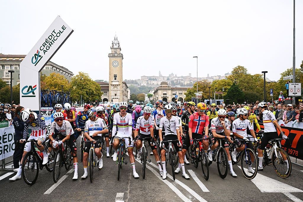 Riders stage protest at Il Lombardia over recent safety incidents