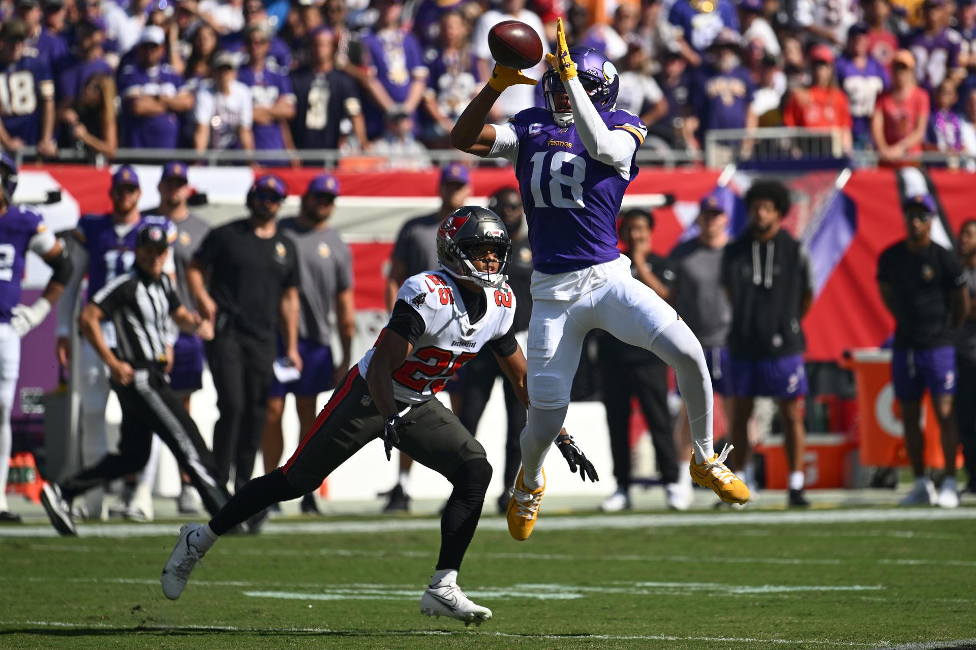 Vikings WR Justin Jefferson leaves game vs. Buccaneers early with ankle injury