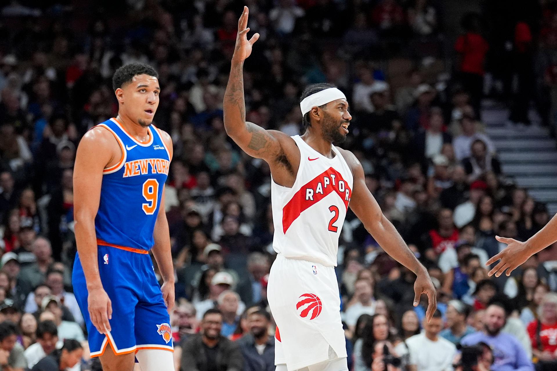Kawhi Leonard drops 21 points in opening half of Raptors preseason debut after Clippers trade, scandal