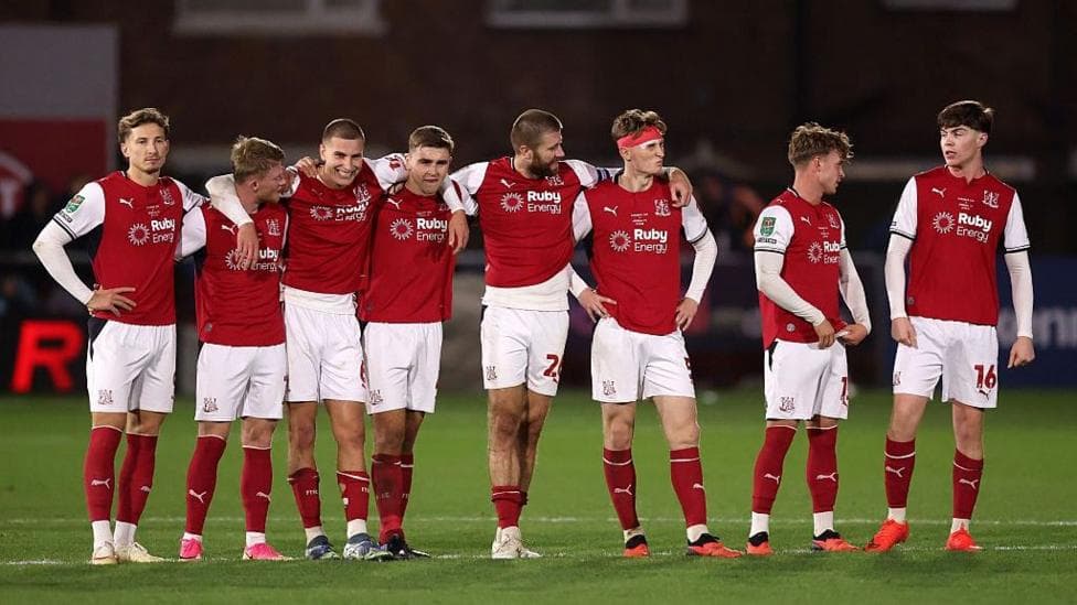 Why did Fleetwood have to lose player for Arsenal penalty shootout?