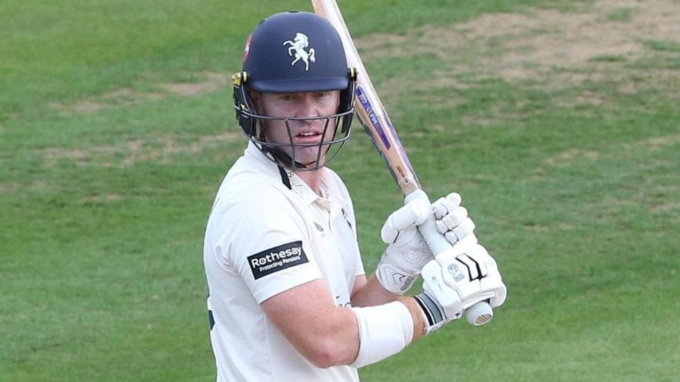 Compton puts Kent on top against Gloucestershire 