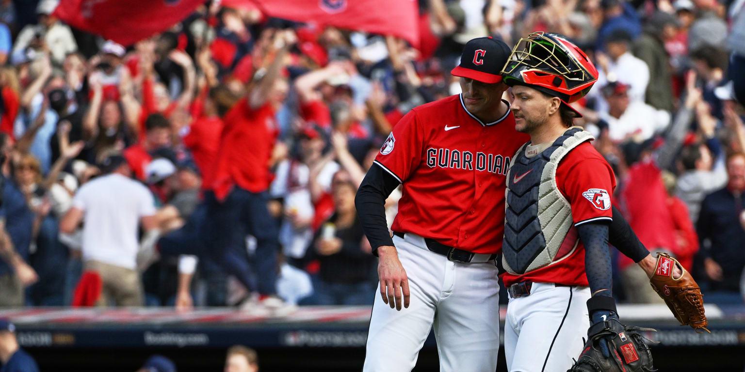 Smith tosses latest round of calm perfection with 4-out save in Game 3