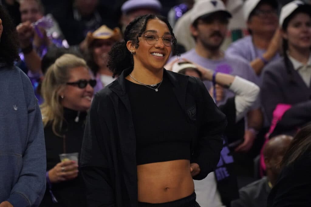 Gabby Williams shouts out Deebo Samuel, 49ers with WNBA Finals Game 2 fit