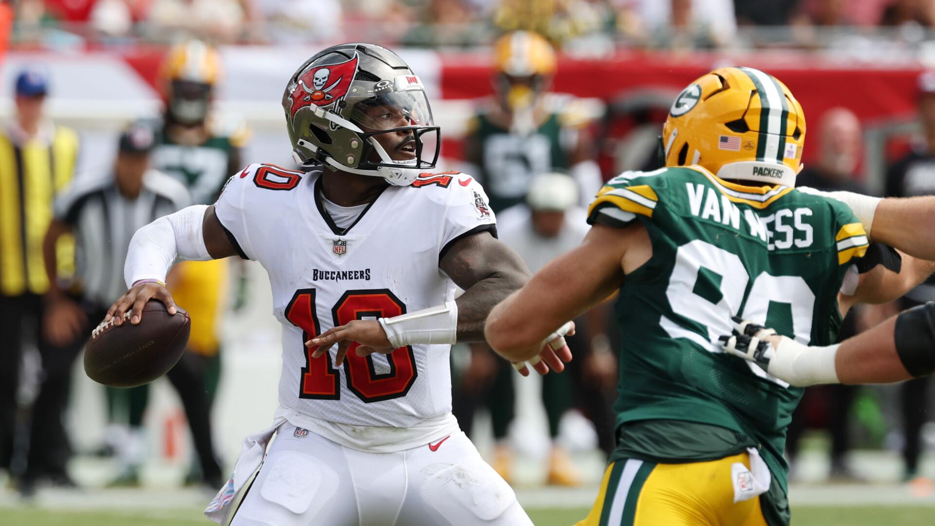 Packers lead Bucs 10-7 at halftime after Jalon Daniels' second INT