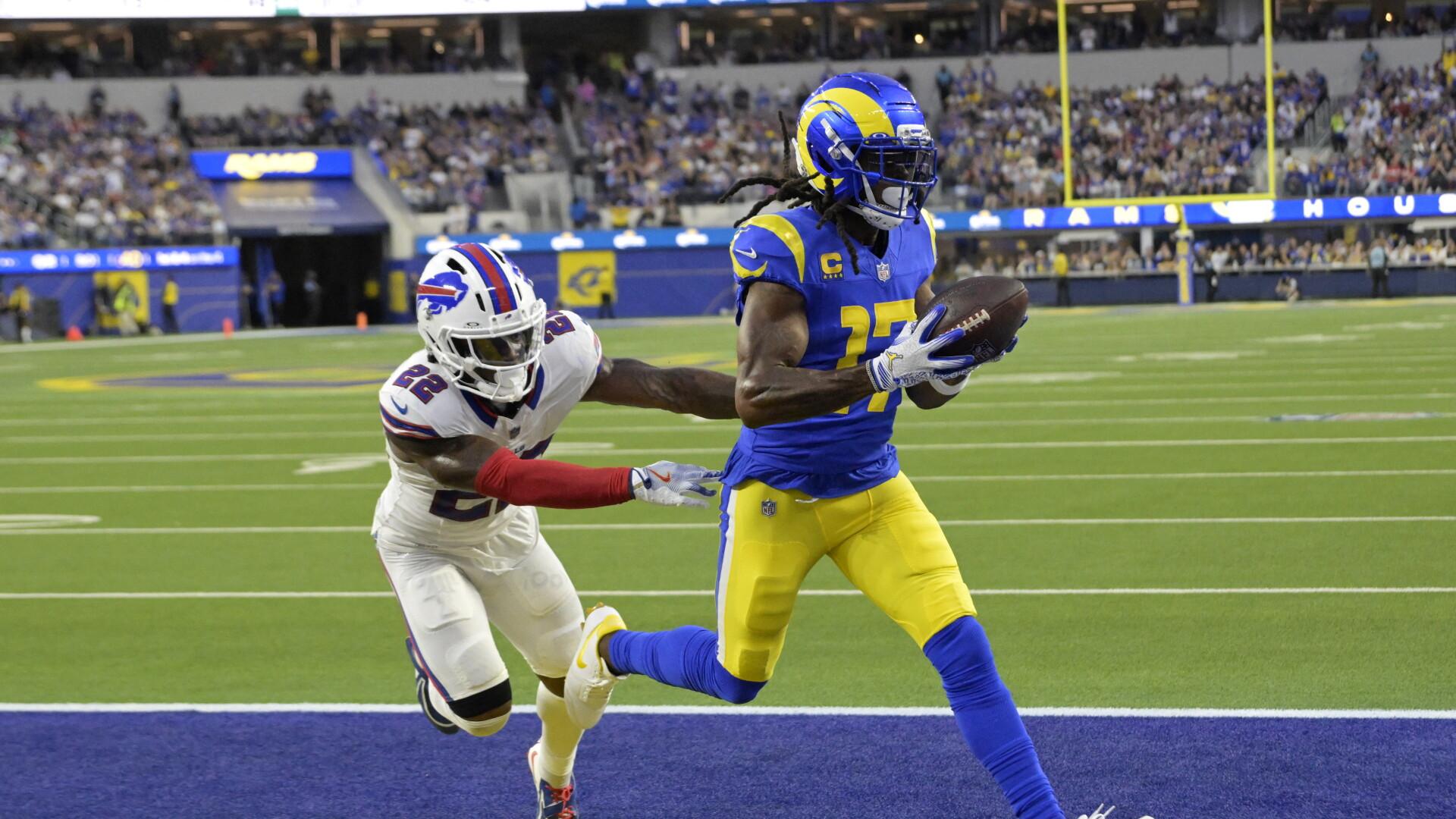 Davante Adams' second TD ties it up 27-27