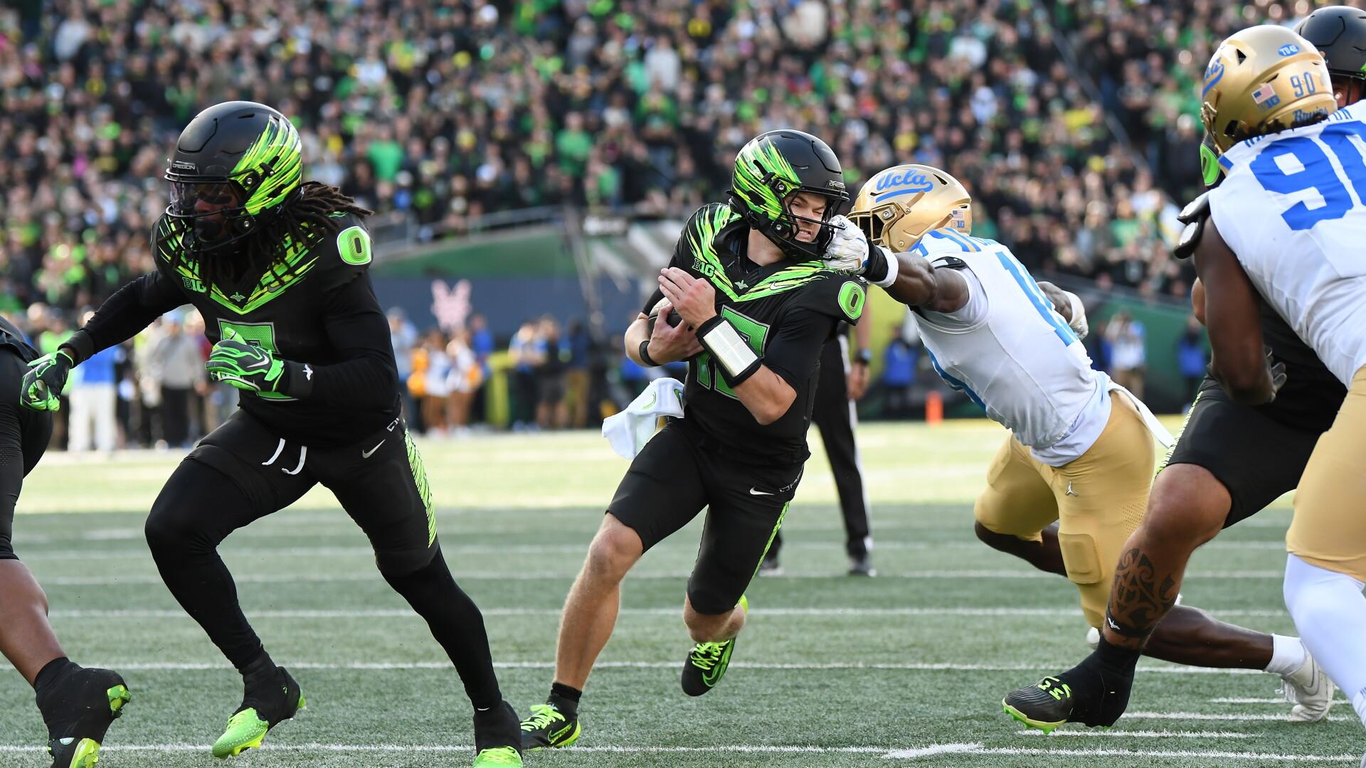 Big Ten admits ref blew call on Oregon's failed two-point conversion in 17-15 loss to UCLA