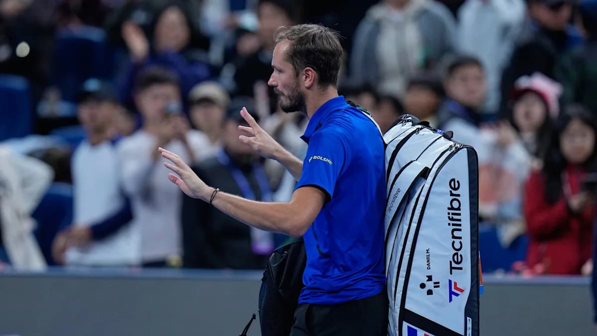 Medvedev advances at Shanghai in his first match since his China Open disqualification