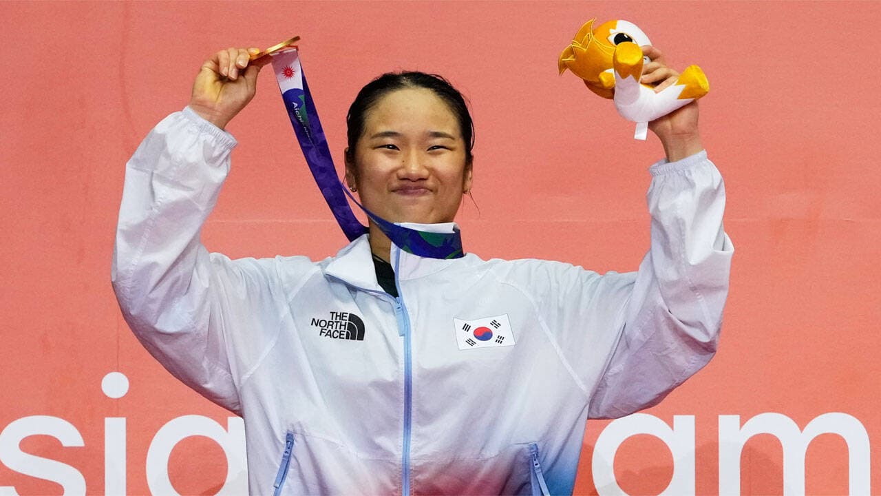 An Se-young completes badminton's golden sweep with Asian Games win over Yamaguchi
