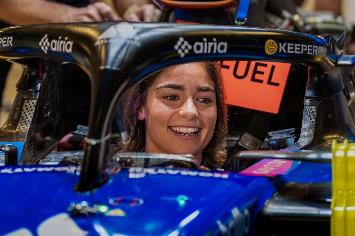 Jamie Chadwick joins exclusive list after Williams F1 test