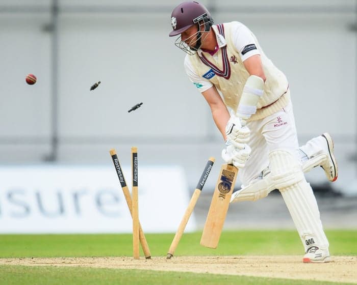 Somerset and Nottinghamshire title hopes hit by defeats: County Championship cricket, day four – as it happened