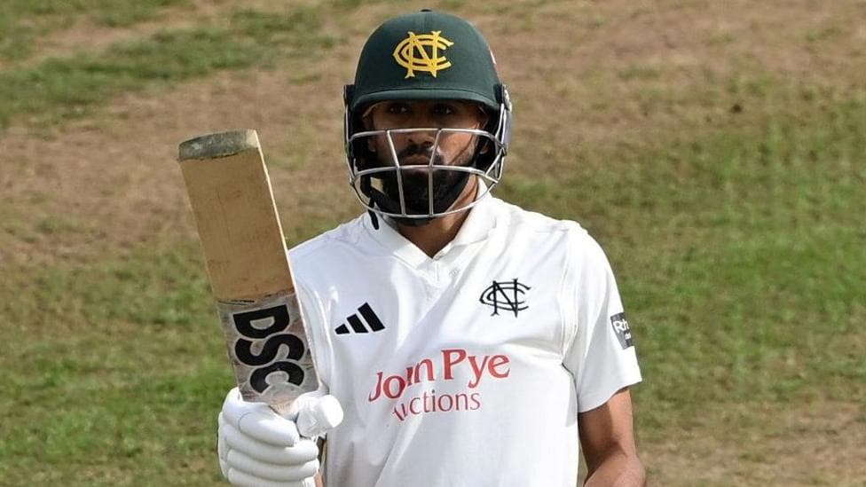 Late Yorkshire wickets halt Notts progress