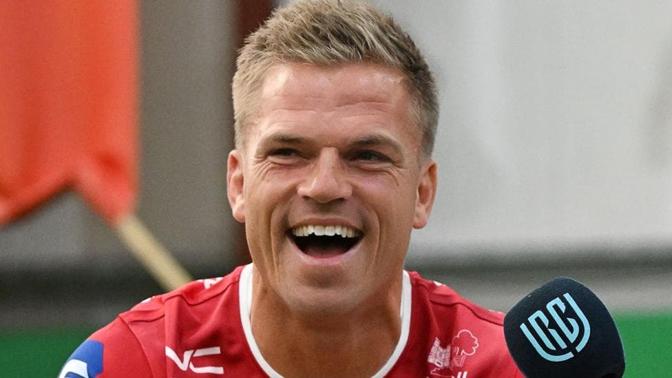 Anscombe happy to play Scarlets supporting role