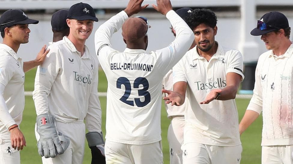 Kent make good start against Gloucs in promotion bid