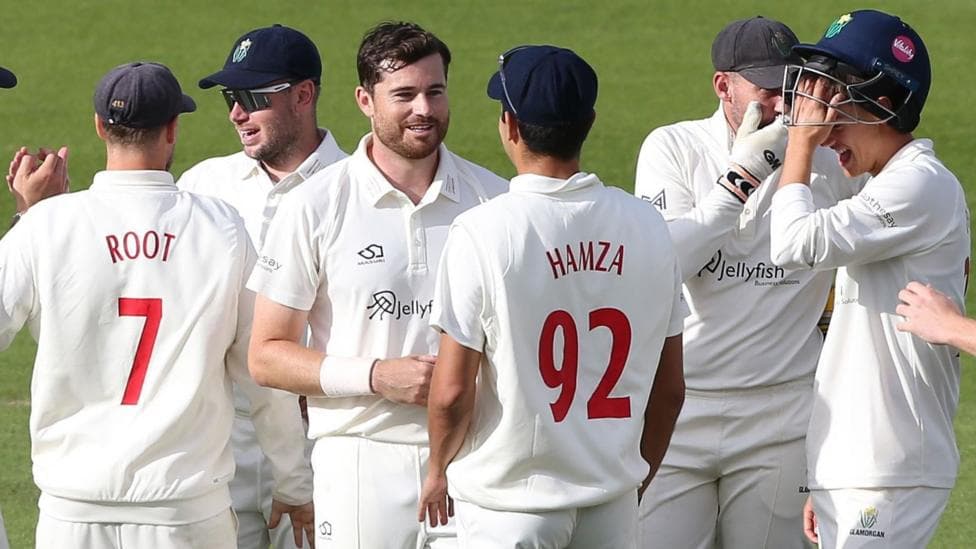 Glamorgan beat Surrey to seal Divison One status