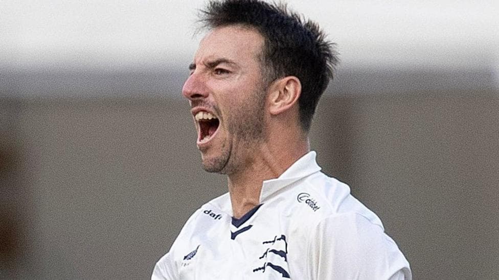 Rain arrives with Middlesex needing one Glos wicket