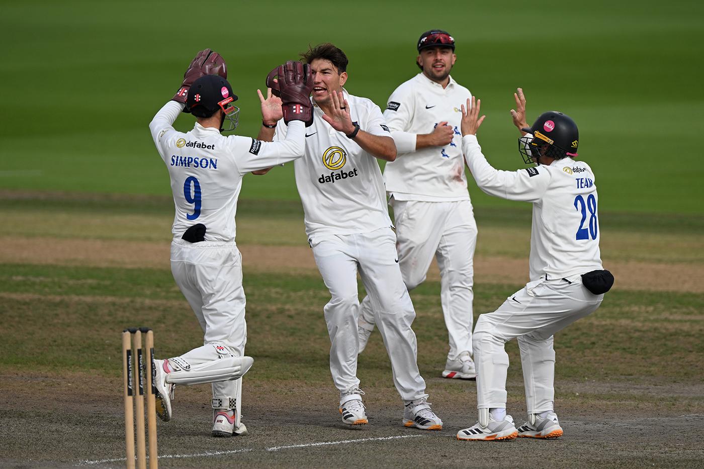 Nottinghamshire sent back to school as Karvelas all but ends title hopes