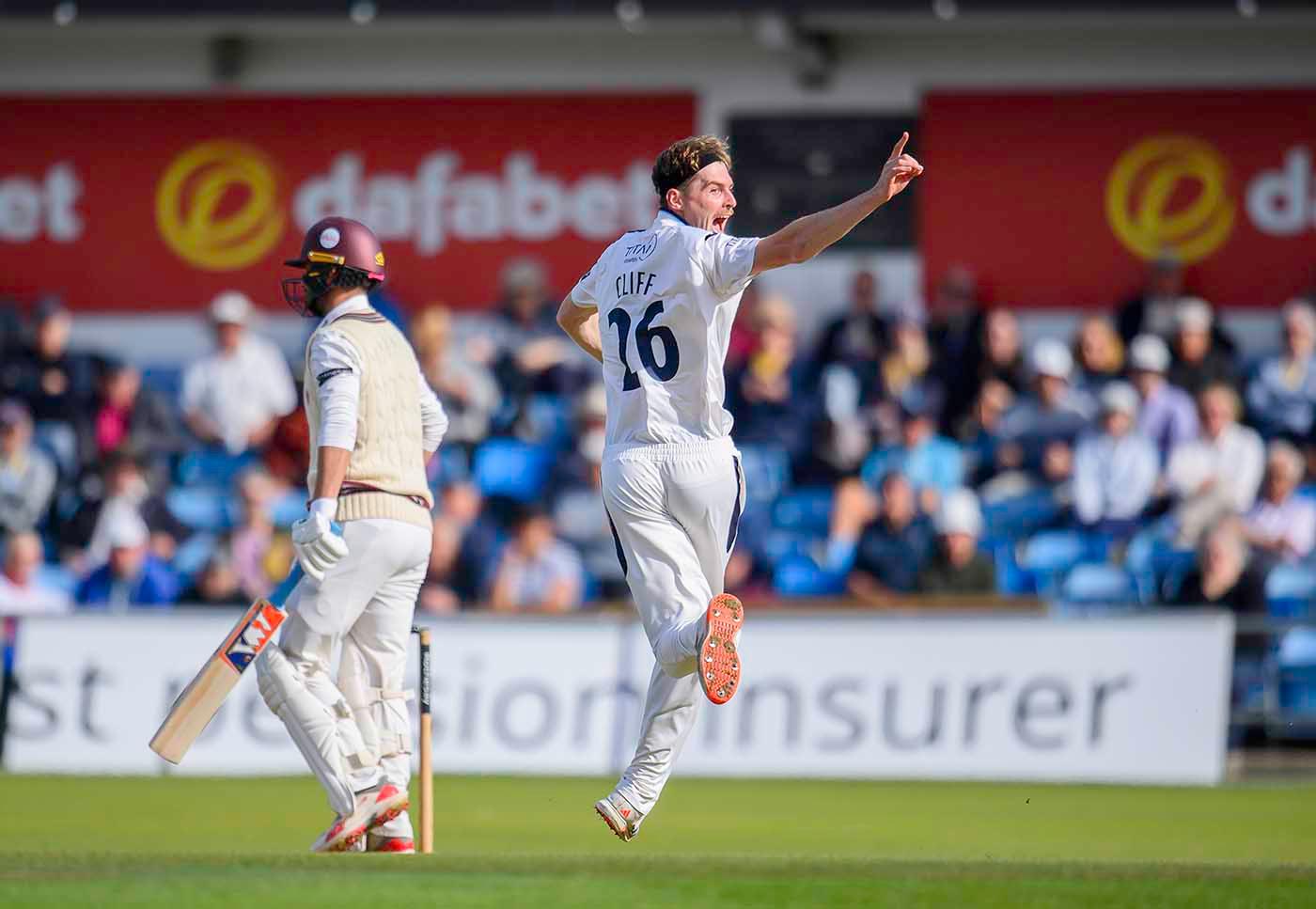 Craig Overton hits back amid Ben Cliff's eight-wicket haul
