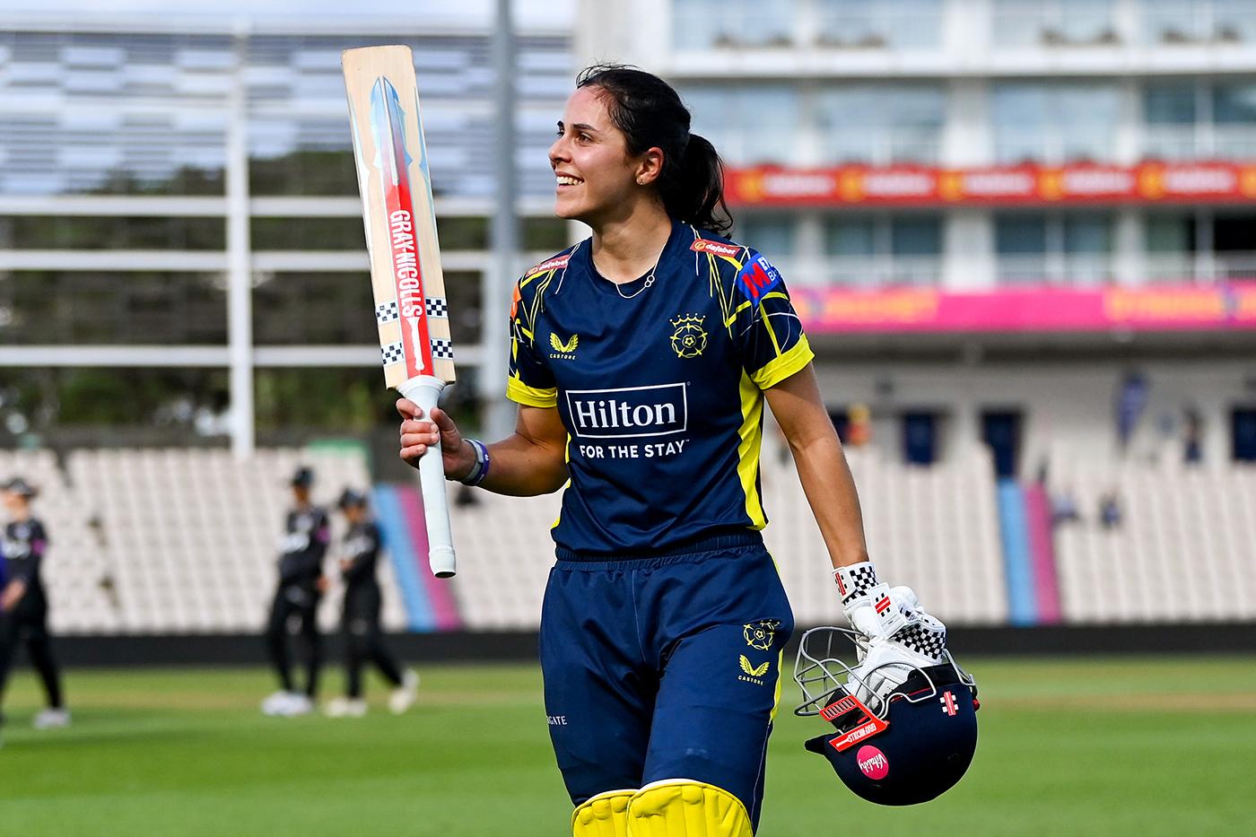 Maia Bouchier ton, Amanda-Jade Wellington five-for seal Final spot for Hampshire