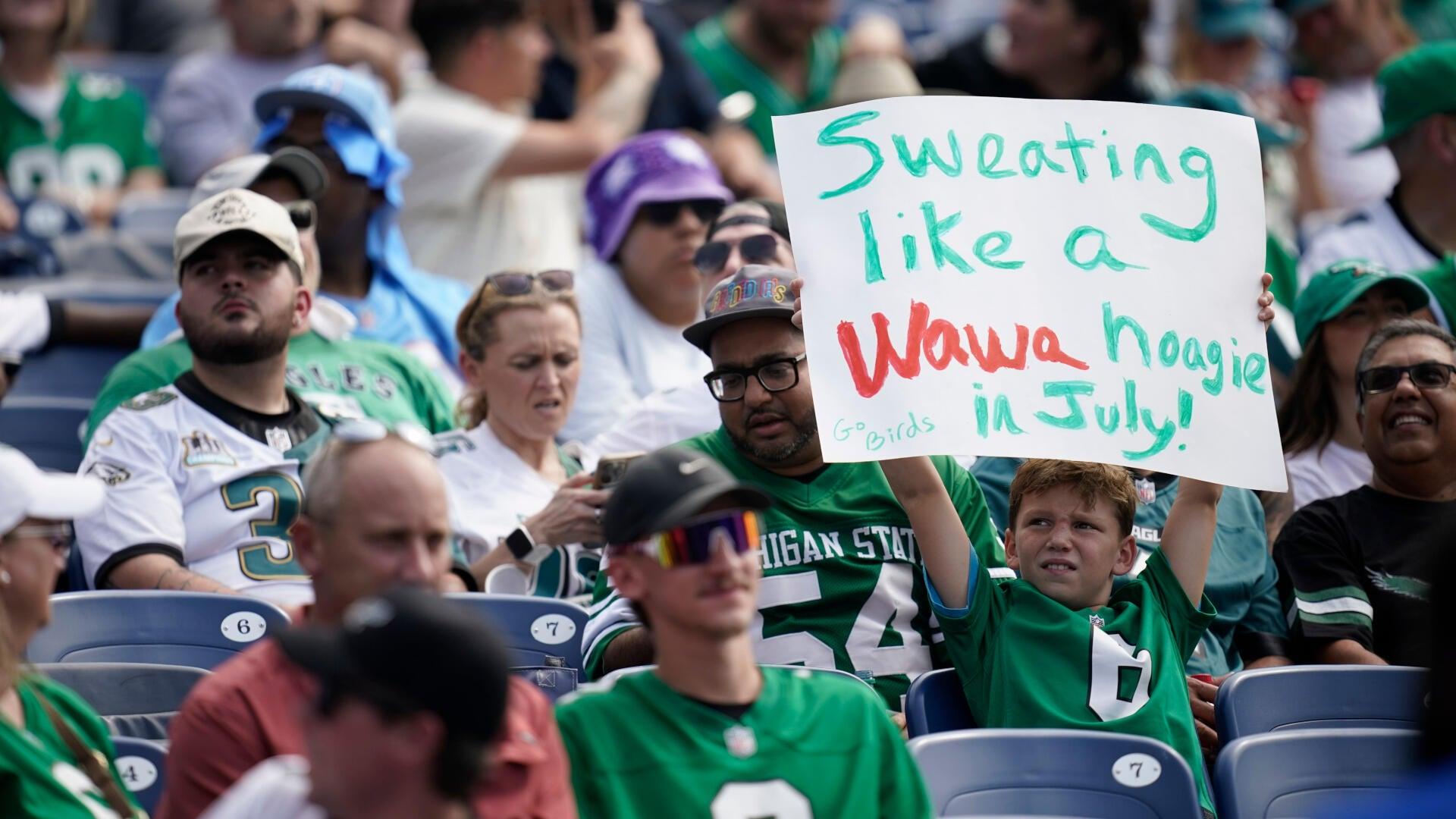 
                        Eagles lineman calls for change after 157-degree Titans turf melts players' cleats
                    